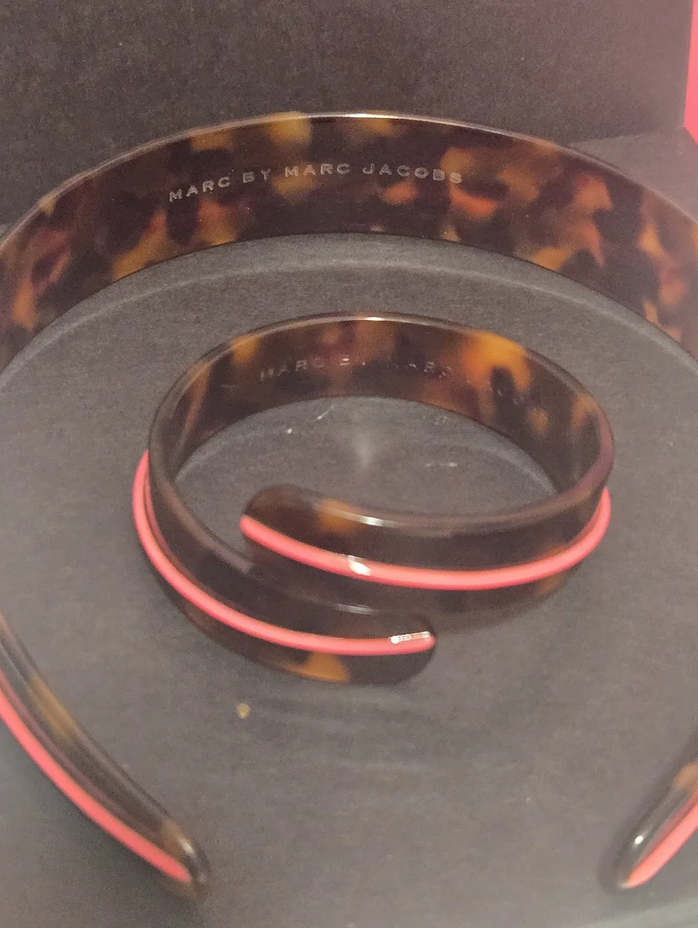 EUC Marc Jacobs Tortoiseshell Resin Logo Headband And Bracelet Set With Box